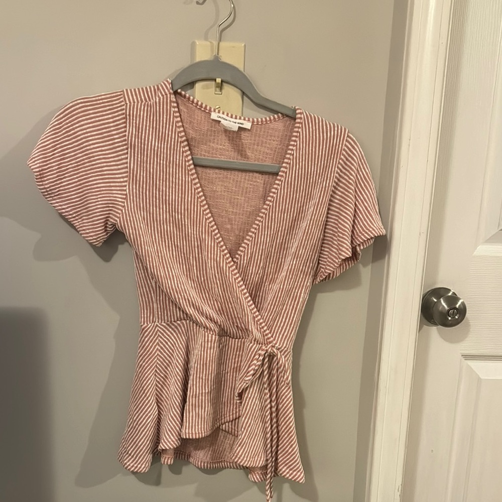 Size XS: Pink V-neck wrap top with flutter sleeves and tie front